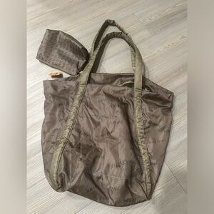 VICTORIA’S SECRET PINK ARMY GREEN TOTE AND MAKEUP BAG NWT